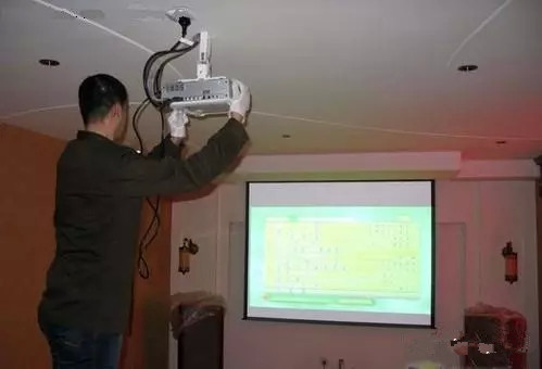 投影机吊顶安装